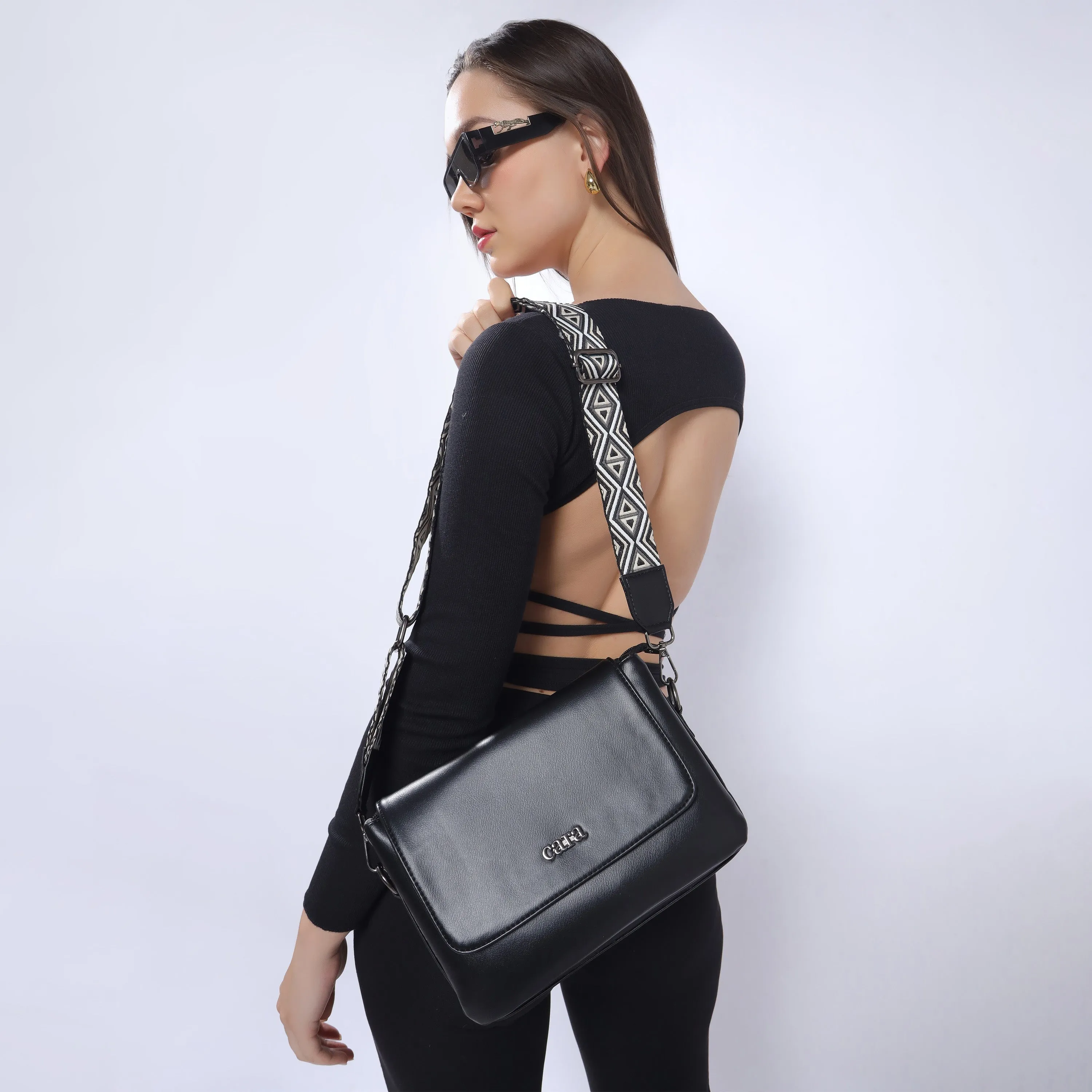 black Casual Catcher slingbag  | cara