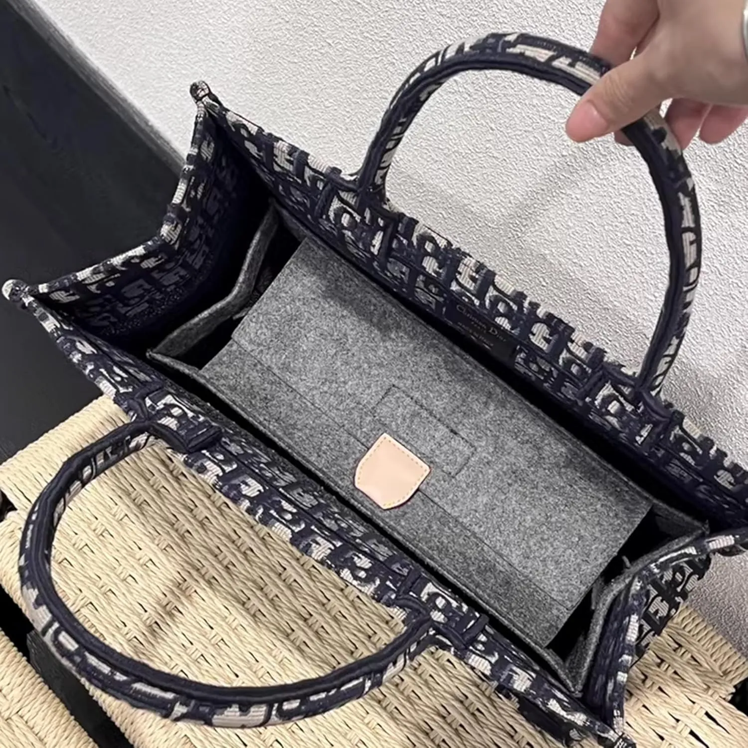 Doxo Purse Organizer Insert for Handbags, Felt Purse Organizer for Purse with 2 Sizes, Tote Bag Insert Compatible with D Large Book Tote Bags & Lv Onthego GM and More (Grey-XL)