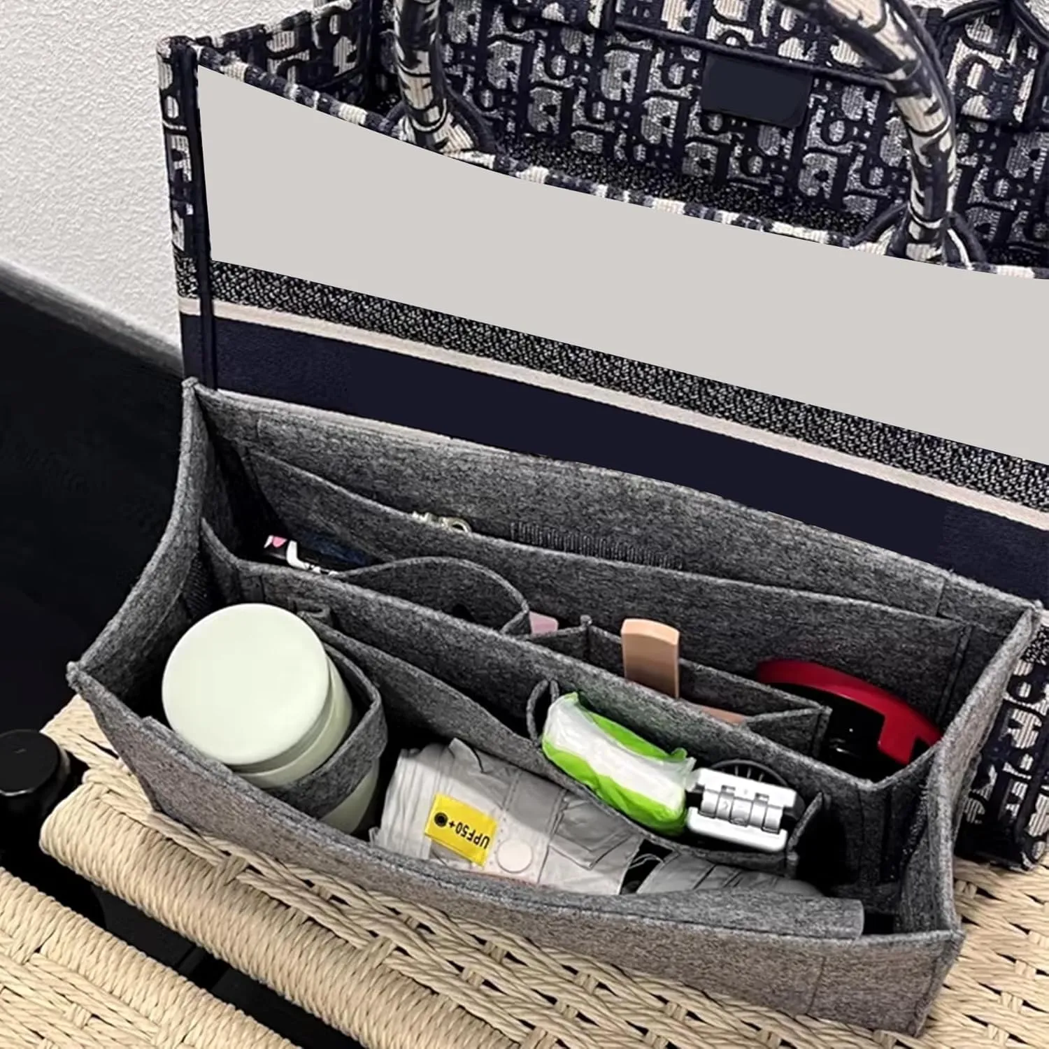 Doxo Purse Organizer Insert for Handbags, Felt Purse Organizer for Purse with 2 Sizes, Tote Bag Insert Compatible with D Large Book Tote Bags & Lv Onthego GM and More (Grey-XL)