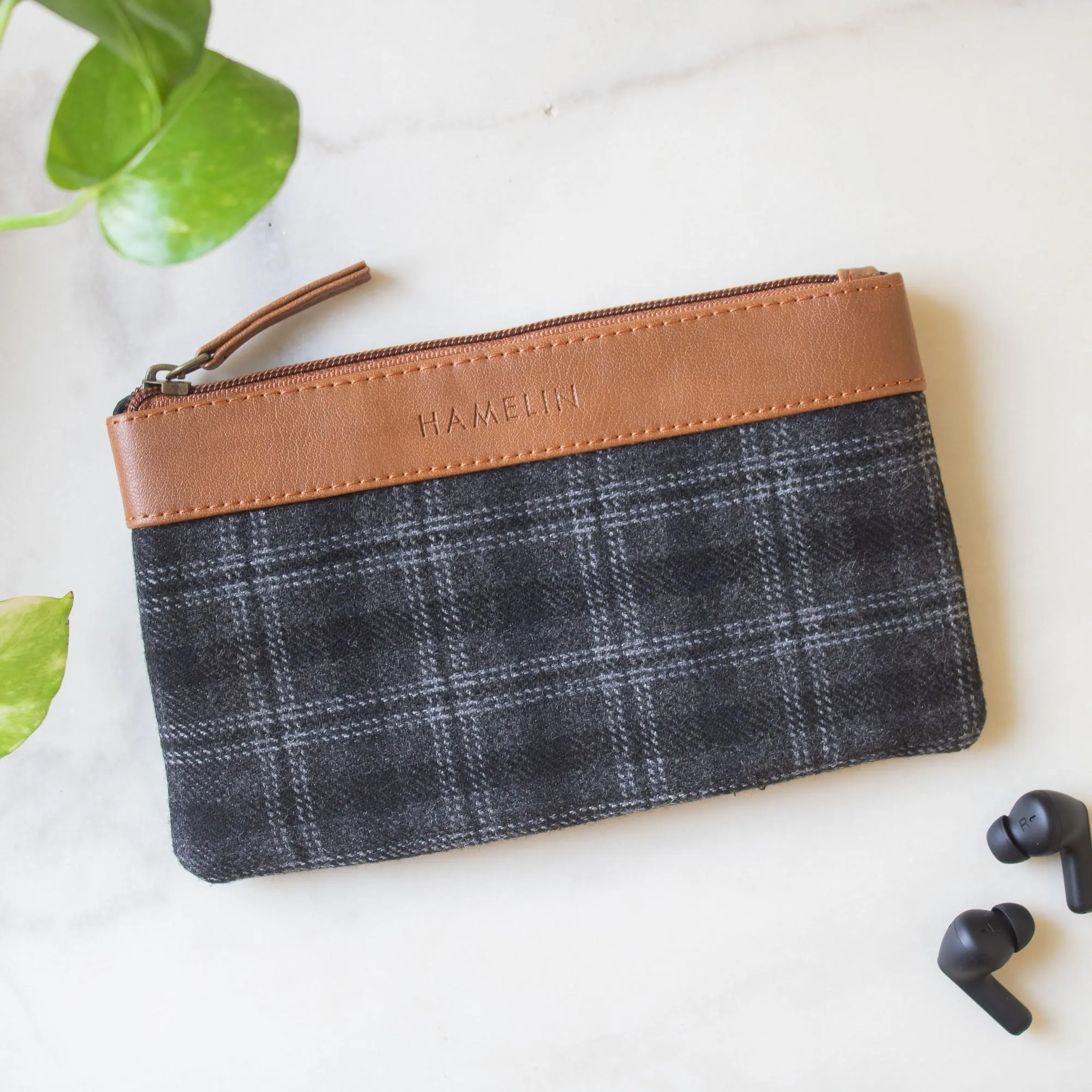 Essentials Pouch - Set of two (Plaid tweed)