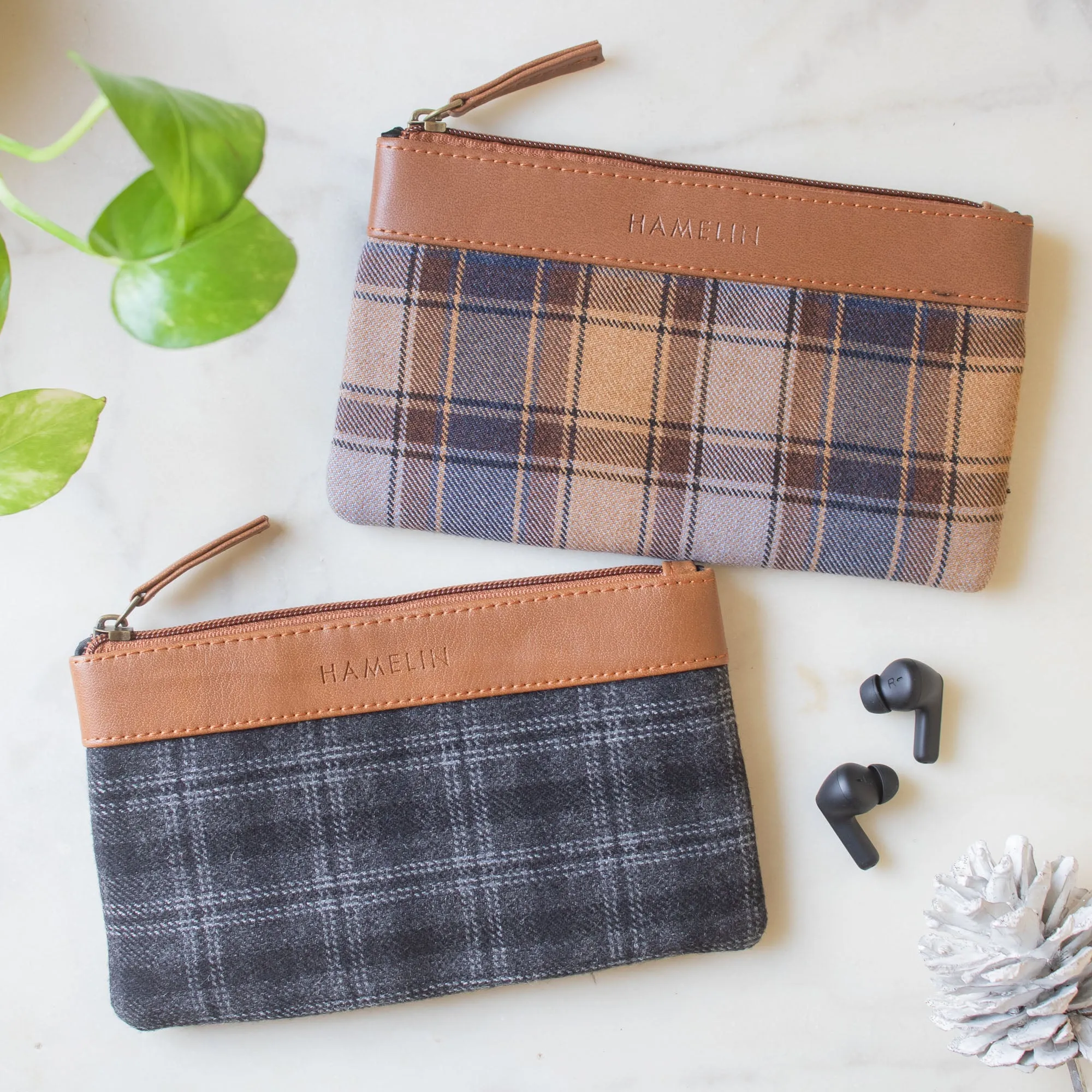 Essentials Pouch - Set of two (Plaid tweed)