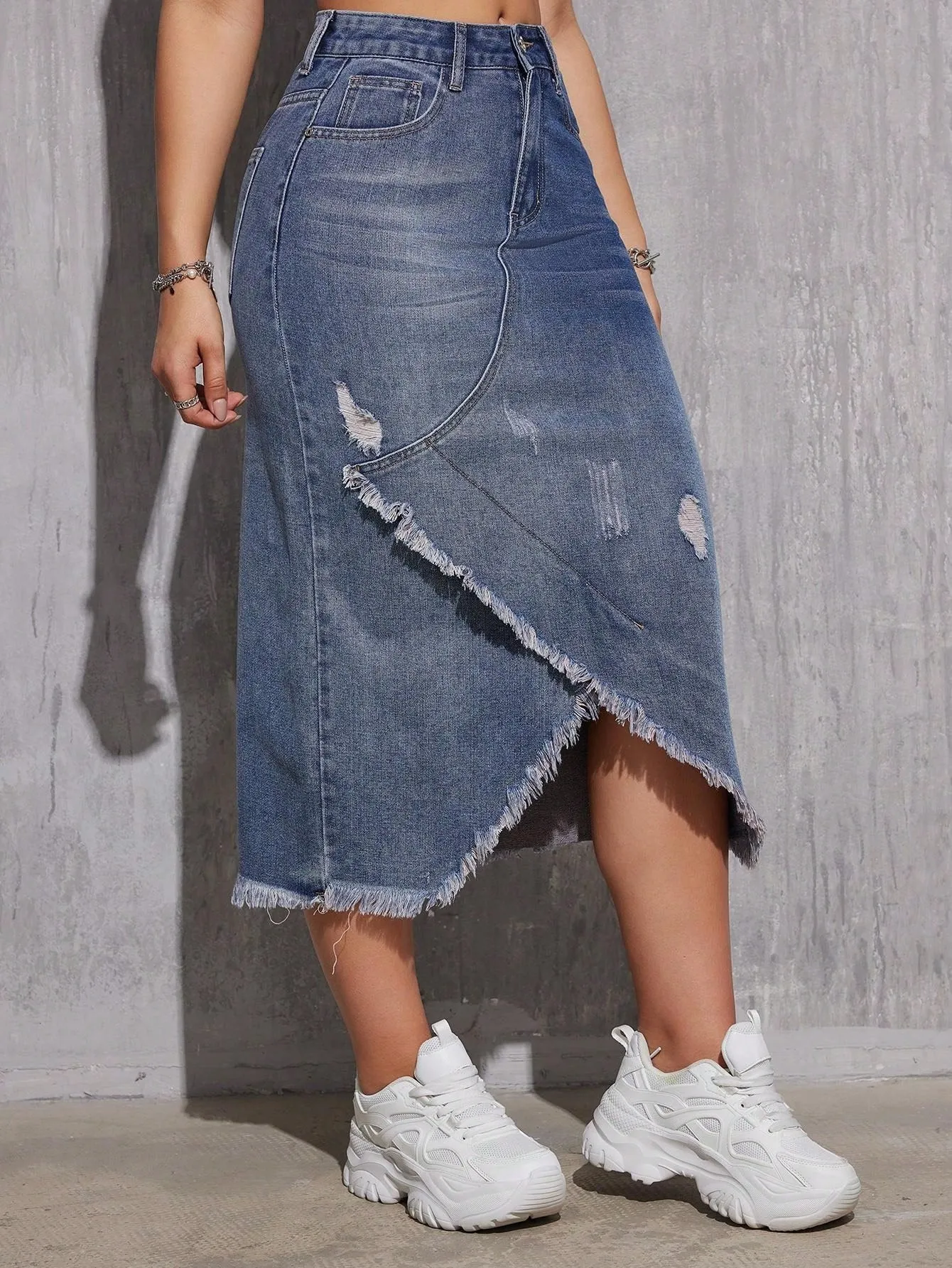 Falda midi de mezclilla con flecos