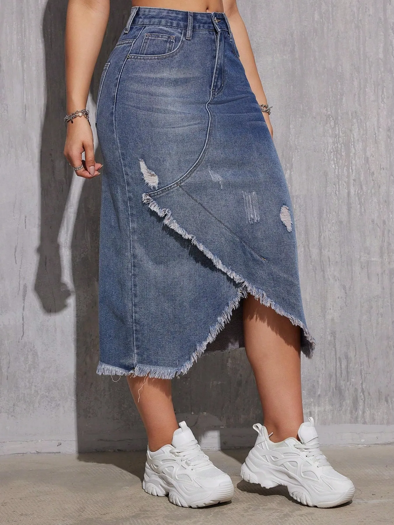 Falda midi de mezclilla con flecos