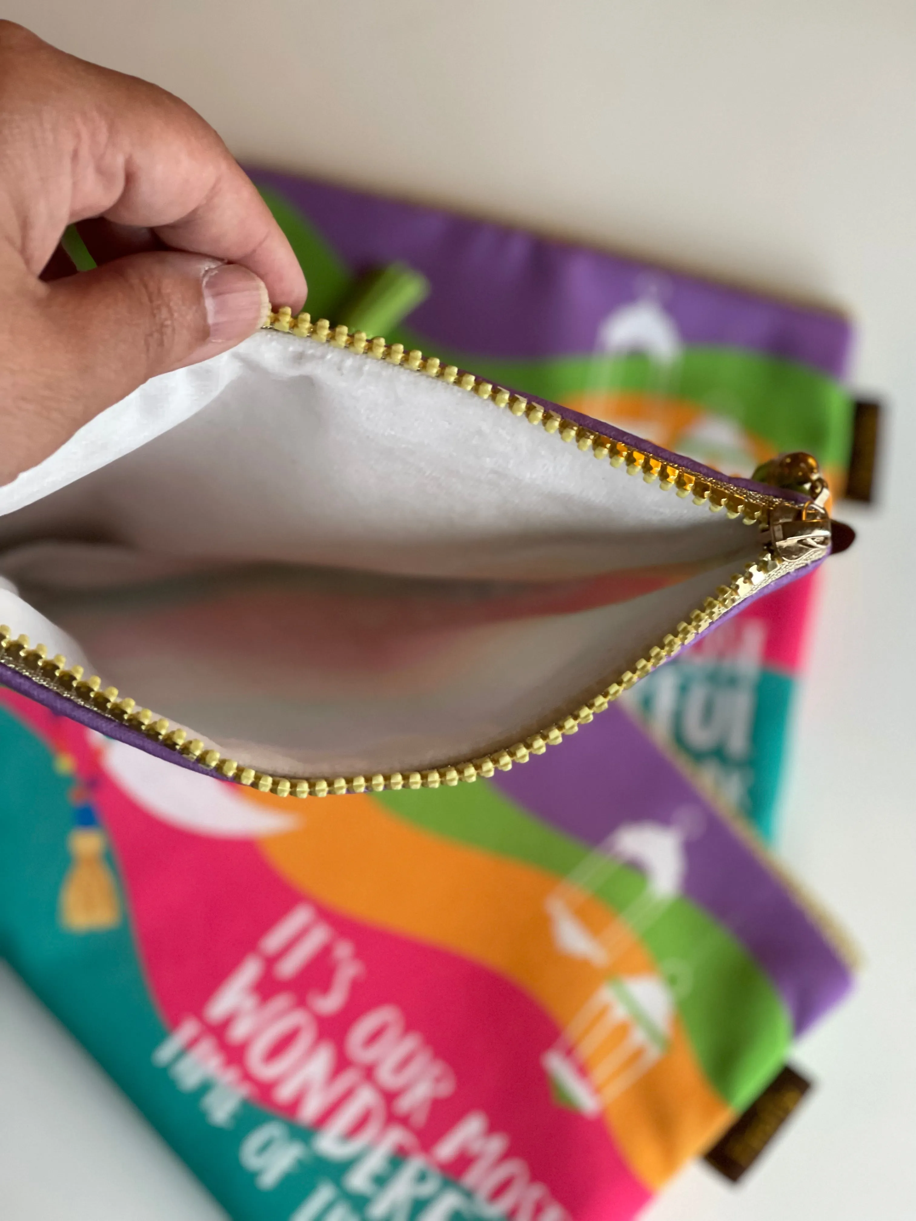 NEW! Pack of 5 zippered pouches