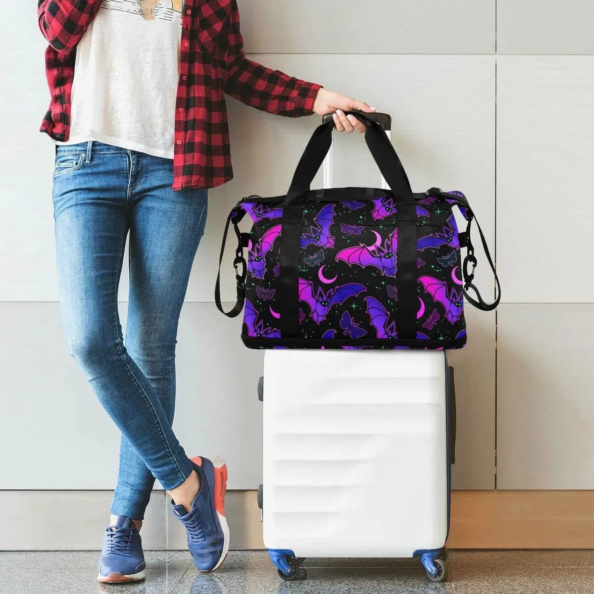 Travel Duffel Tote Bag Purple Bat Gothic Sports Duffel Bag with Wet Pocket Weekender Overnight Bag for Women Men Gym Bag, Carry On Bag Hospital Bag for Labor and Delivery